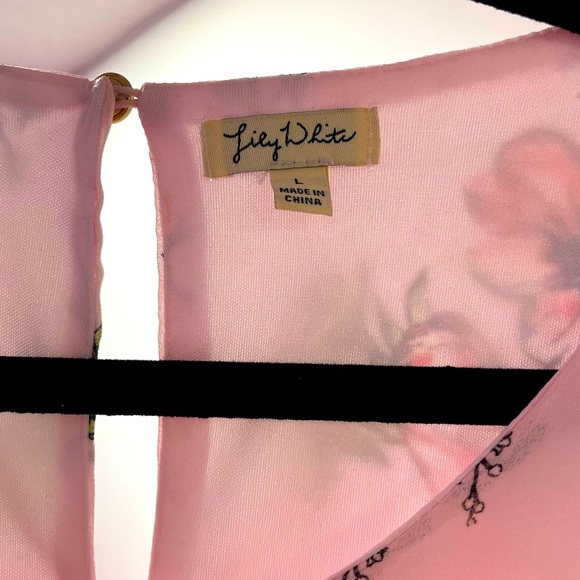 Lily White Spring Blouse - Picture 2 of 5